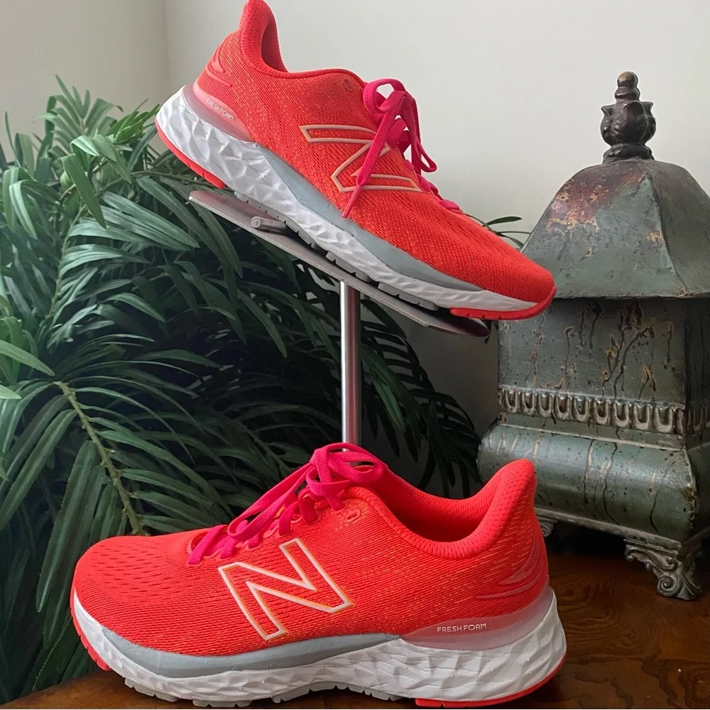 New Balance Fresh Foam 880v11 Womens Running Sneakers - Picture 1 of 9